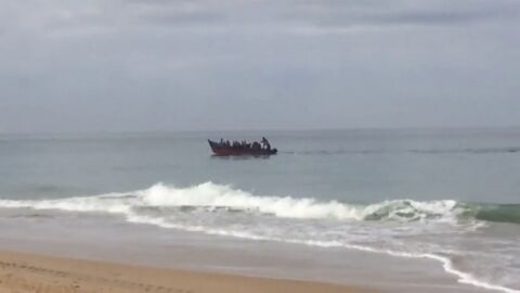 REEMPLAZO Se reanuda la b&uacute;squeda de los inmigrantes desaparecidos tras el naufragio de una patera en C&aacute;diz