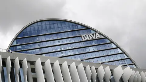 Fachada de la sede corporativa del BBVA, en el distrito de Las Tablas en Madrid Fachada de la sede corporativa del BBVA, en el distrito de Las Tablas en Madrid
