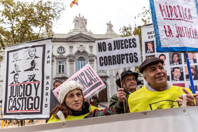 Entra en vigor el decreto que obliga a banca a pagar impuestos hipotecarios Entra en vigor el decreto que obliga a banca a pagar impuestos hipotecarios