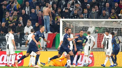 Mata celebra su gol de falta directa contra la Juventus Mata celebra su gol de falta directa contra la Juventus