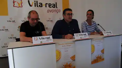 El regidor d´Agricultura Josep Pasqual Sancho junt amb Patricia Artero i Oscar Recatalá han presentat les jornades gastronómiqes de ta taronja. La cita tindrà lloc este cap de setmana en la plaça de la Vila.
