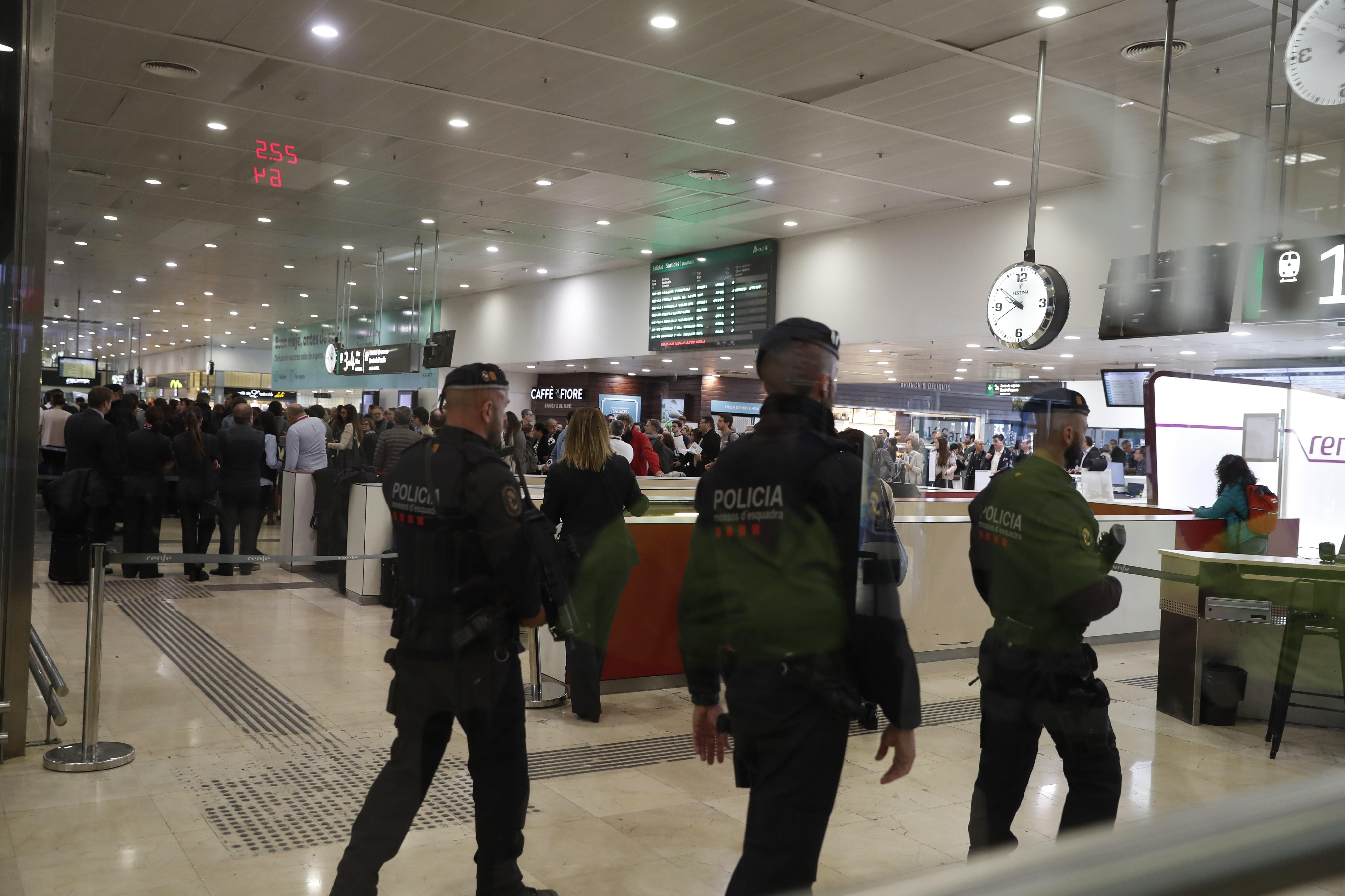 Adif abre una investigación para aclarar si hubo fallos en el control del AVE Adif abre una investigación para aclarar si hubo fallos en el control del AVE