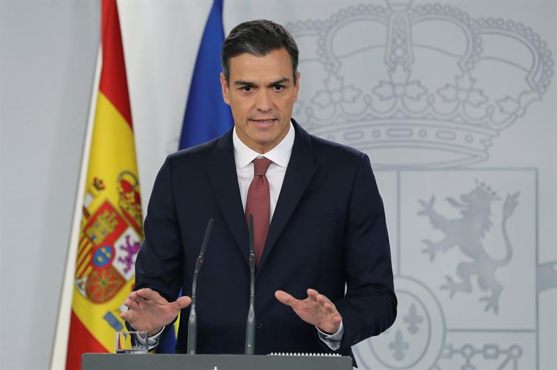Sánchez pide disculpas por el "espectáculo" del Congreso: "Debemos estar a la altura" Sánchez pide disculpas por el "espectáculo" del Congreso: "Debemos estar a la altura"