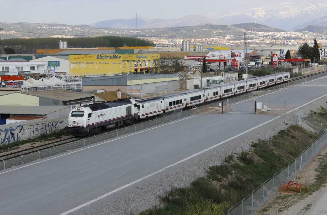 Más transbordos por carretera para los servicios de Renfe en Granada Más transbordos por carretera para los servicios de Renfe en Granada
