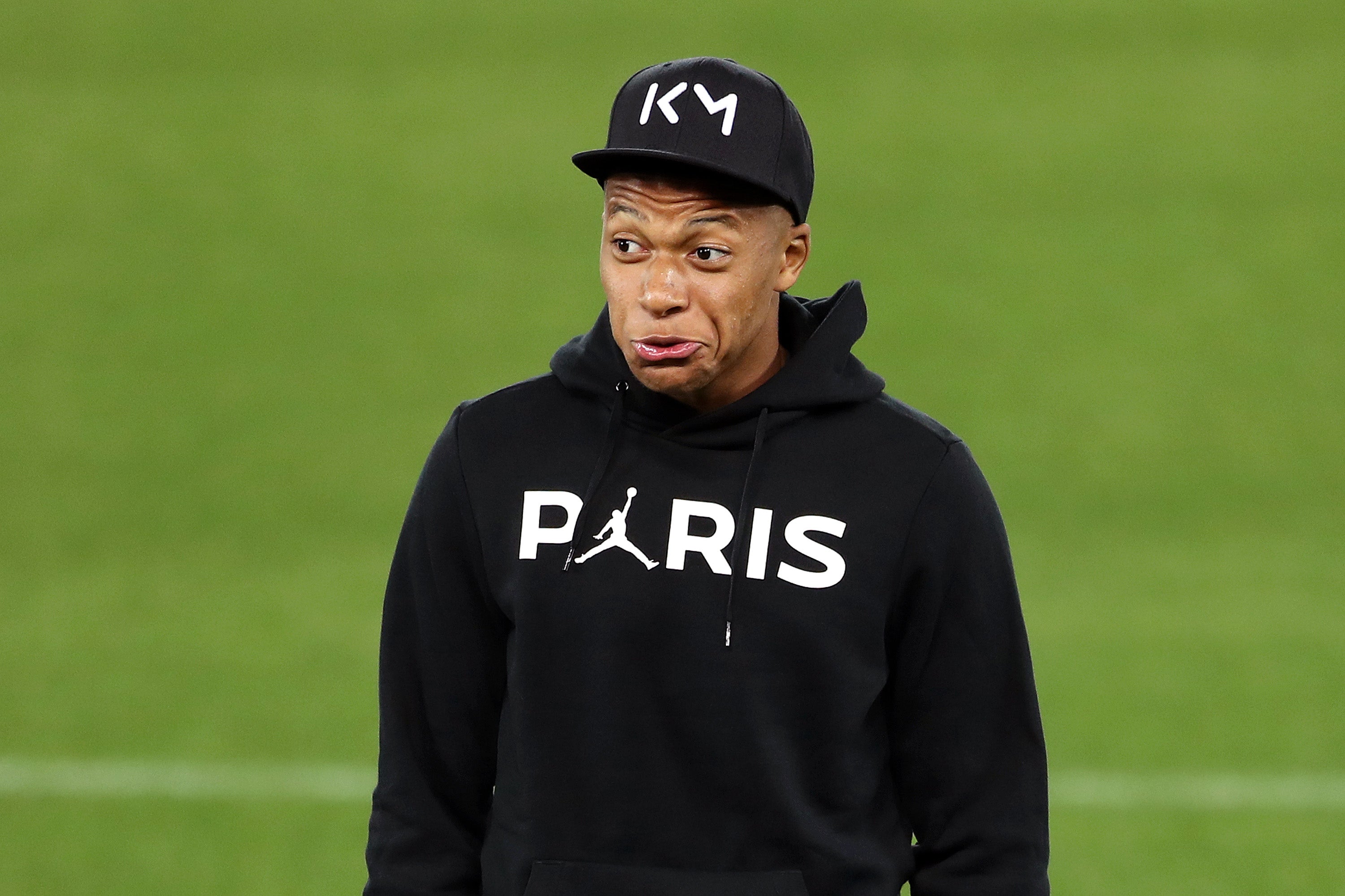 Las extravagantes exigencias de Mbappé al PSG: un mayordomo, un chófer, un escolta, 50 horas en un jet privado... Las extravagantes exigencias de Mbappé al PSG: un mayordomo, un chófer, un escolta, 50 horas en un jet privado...