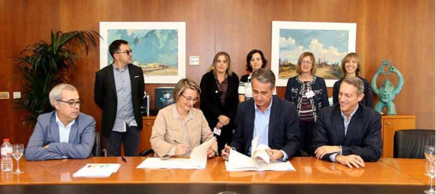 Firma del acuerdo de creación de la Cátedra Firma del acuerdo de creación de la Cátedra