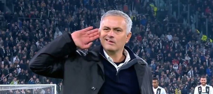 Mourinho dirige este gesto a los aficionados juventinos. Mourinho dirige este gesto a los aficionados juventinos.