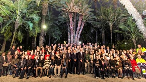 Fotograf&iacute;a ante la Palmera Imperial de Elche