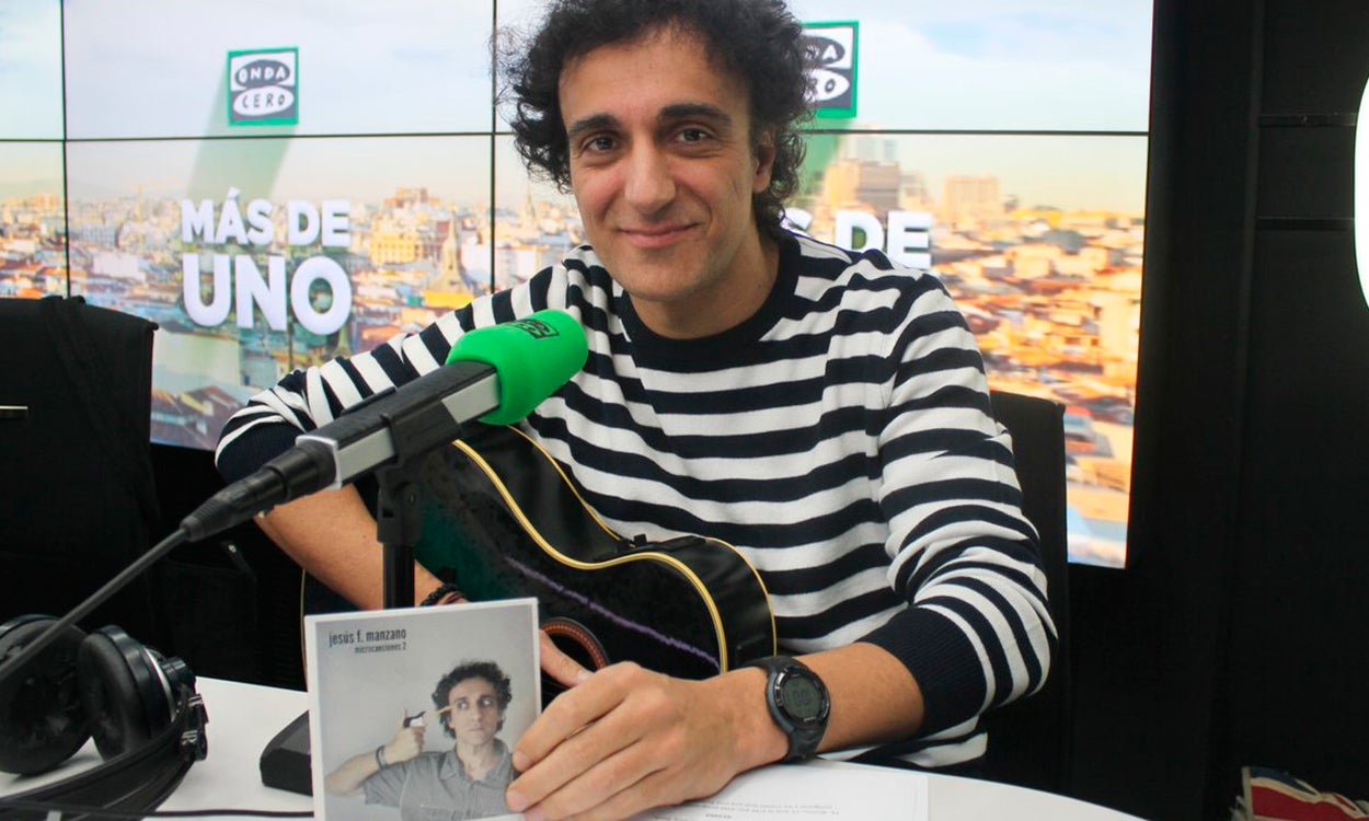 Jesús Manzano: "Escribo microcanciones porque tengo familia" Jesús Manzano: "Escribo microcanciones porque tengo familia"