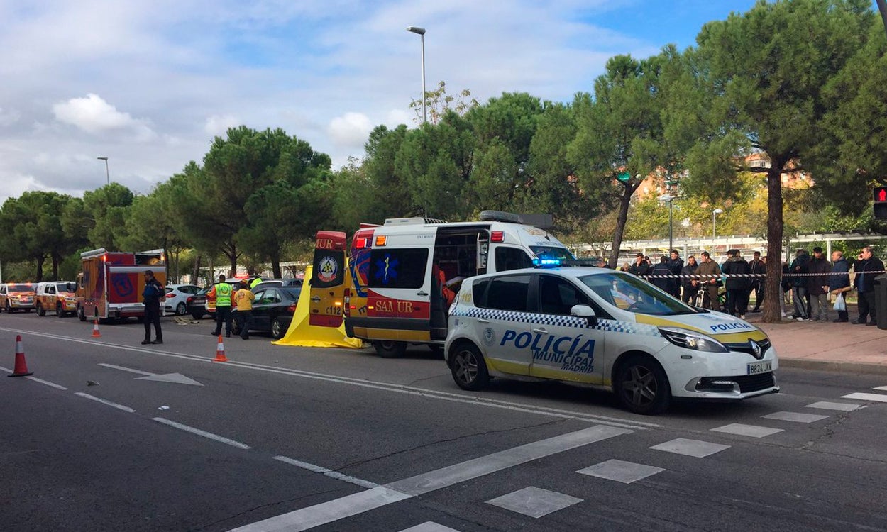 Muere el chico de 14 años atropellado el martes en la Avenida de Entrevías, en Madrid Muere el chico de 14 años atropellado el martes en la Avenida de Entrevías, en Madrid