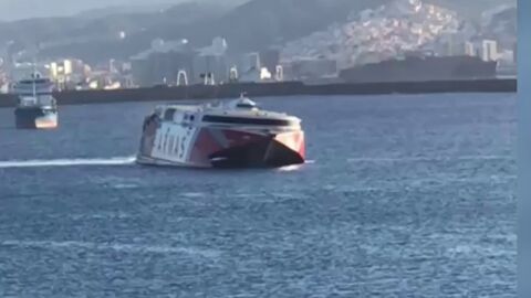 Quince personas caen al agua al chocar un ferry con otro barco en Gran Canaria 