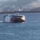 Quince personas caen al agua al chocar un ferry con otro barco en Gran Canaria 