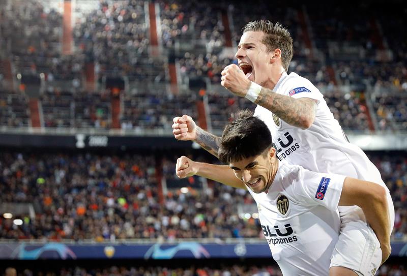 Carlos Soler: "Es complicado pero somos el Valencia y vamos a ir a Turín con la mentalidad de ganar" Carlos Soler: "Es complicado pero somos el Valencia y vamos a ir a Turín con la mentalidad de ganar"