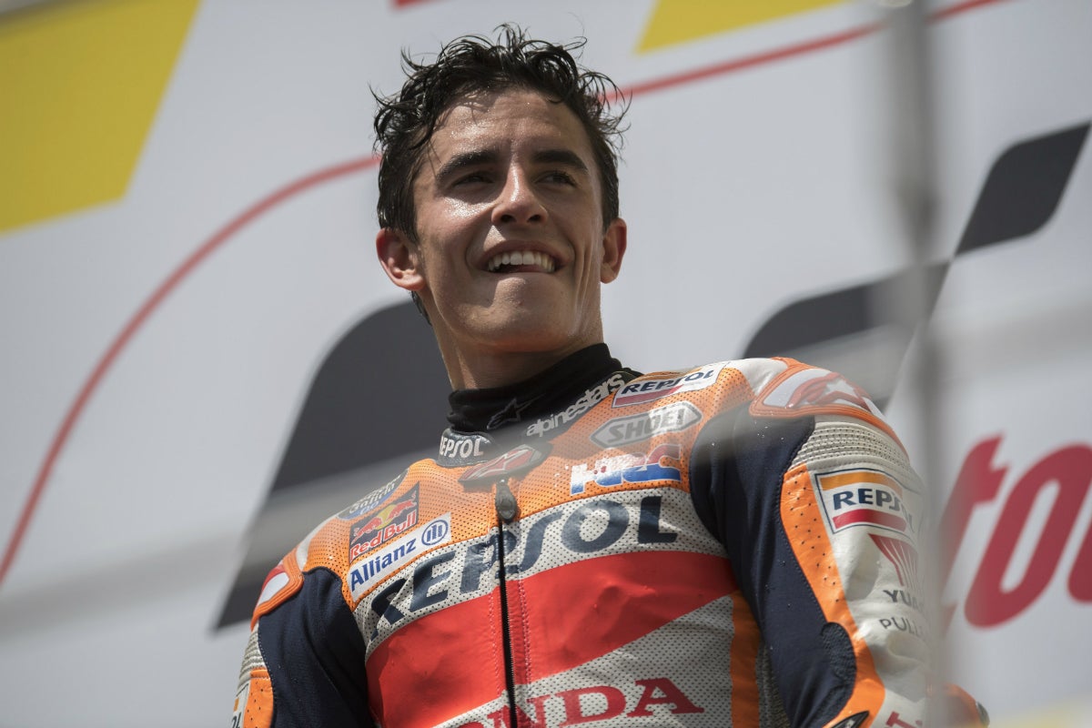 Marc Márquez no saldrá al balcón del Ayuntamiento de Cervera si no retiran un cartel de apoyo a los políticos presos Marc Márquez no saldrá al balcón del Ayuntamiento de Cervera si no retiran un cartel de apoyo a los políticos presos