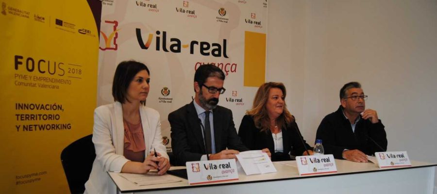 La directora d´Internacionalització Maria Dolores Parra junt amb el director del CEEI Justo Vellón, la regidora d´Innovació Mónica Mañas i el director de Destaca Juan Carda. La directora d´Internacionalització Maria Dolores Parra junt amb el director del CEEI Justo Vellón, la regidora d´Innovació Mónica Mañas i el director de Destaca Juan Carda.