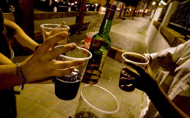 45 denuncias por hacer botellón en la capital 45 denuncias por hacer botellón en la capital