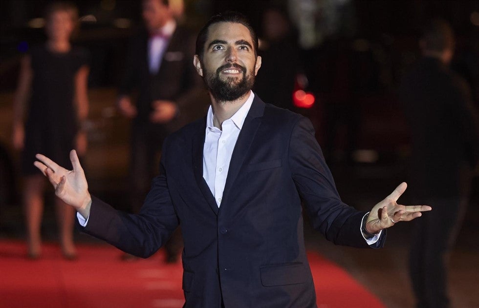 Un juez cita a declarar como investigado a Dani Mateo por sonarse la nariz con la bandera Un juez cita a declarar como investigado a Dani Mateo por sonarse la nariz con la bandera