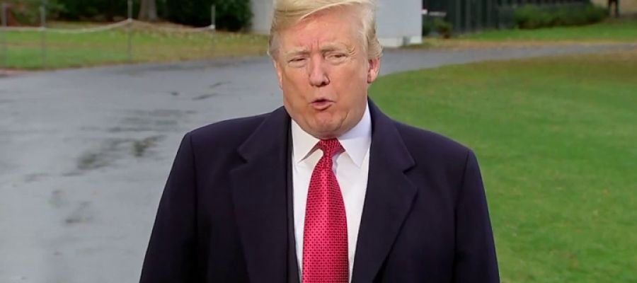 Trump firma una orden que limita las peticiones de asilo en su frontera con México Trump firma una orden que limita las peticiones de asilo en su frontera con México
