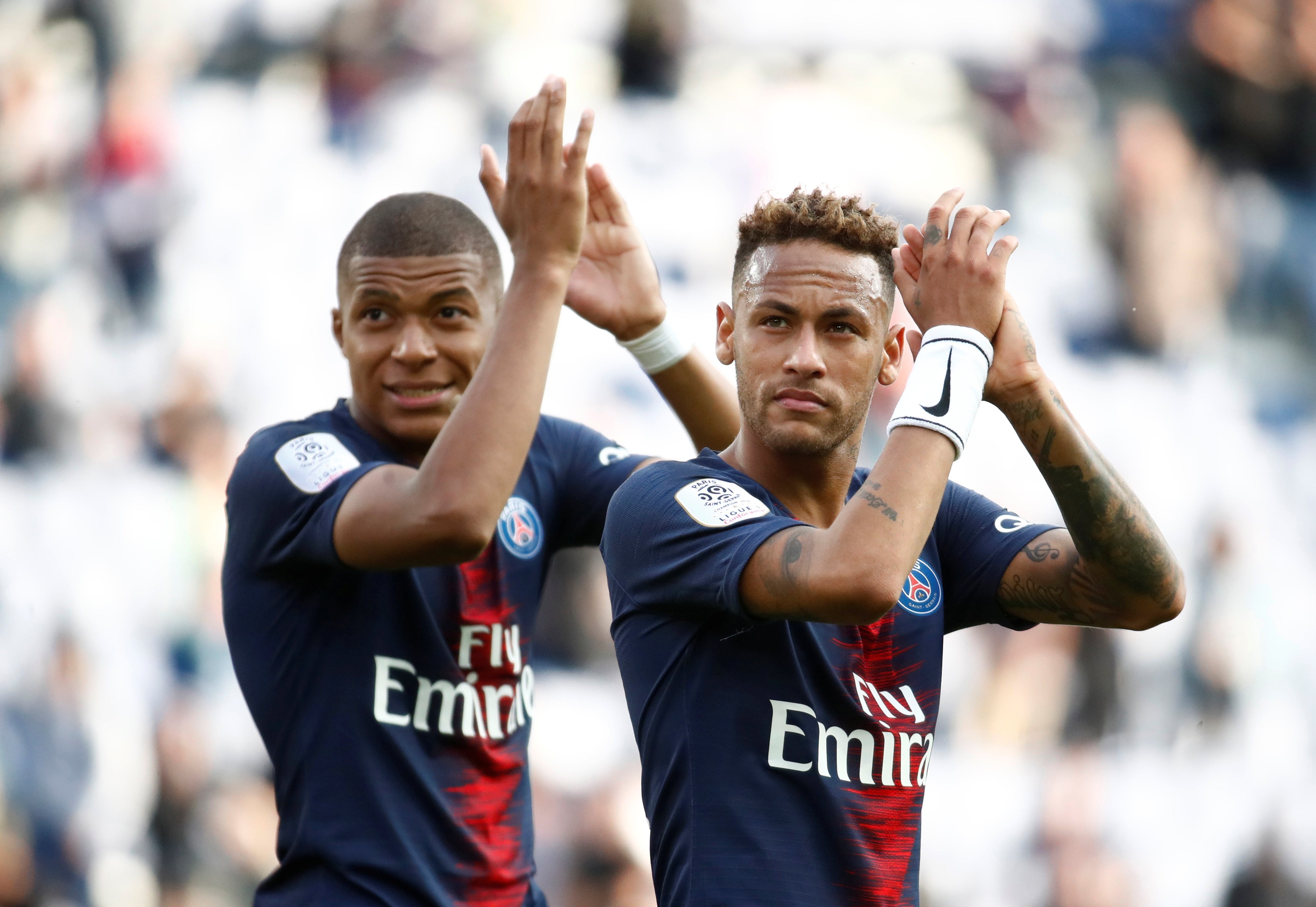 El PSG presenta su nueva camiseta con Neymar y Mbappé como protagonistas El PSG presenta su nueva camiseta con Neymar y Mbappé como protagonistas