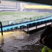 El agua en el estadio de La Bombonera.