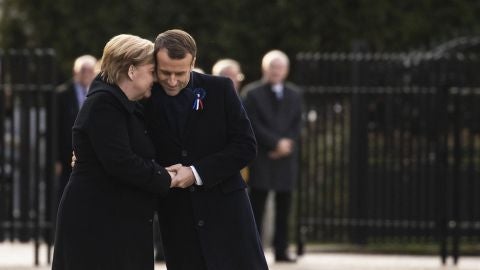 El presidente franc&eacute;s, Emmanuel Macron junto a la canciller alemana, Angela Merkel