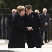 El presidente francés, Emmanuel Macron junto a la canciller alemana, Angela Merkel
