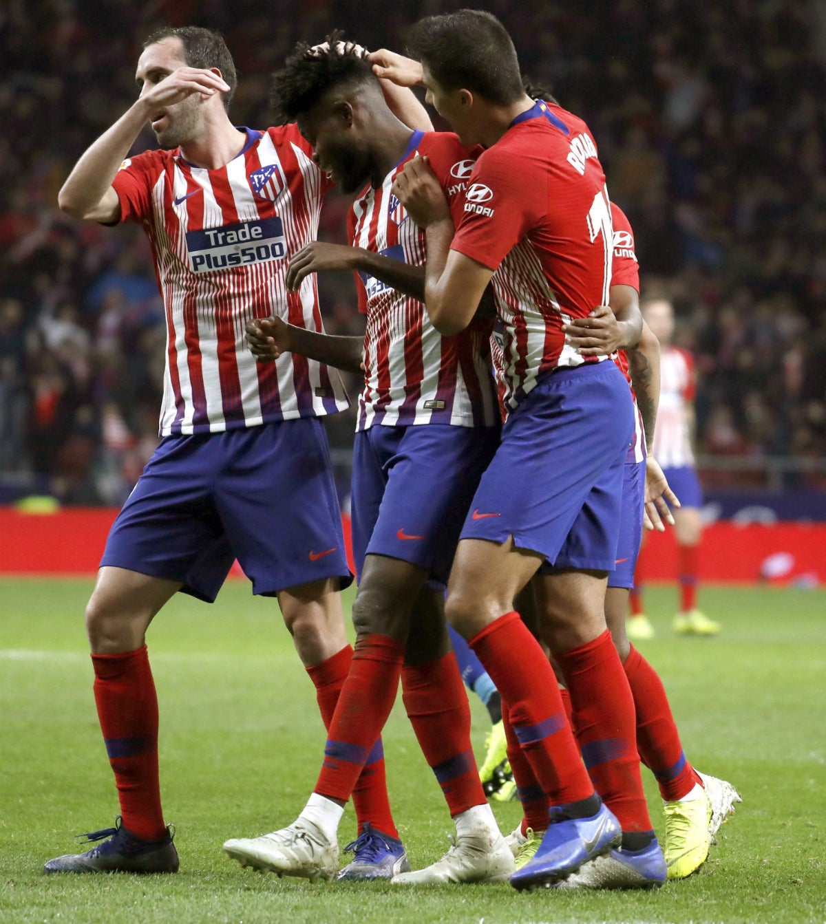 Atlético 3-2 Athletic | Los de Simeone remontan y se llevan el partido gracias a un gol del 'cojo' Godín Atlético 3-2 Athletic | Los de Simeone remontan y se llevan el partido gracias a un gol del 'cojo' Godín