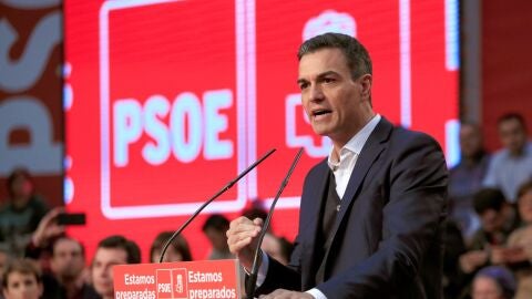  Pedro S&aacute;nchez, durante su intervenci&oacute;n en un mitin multitudinario en el municipio madrile&ntilde;o de Fuenlabrada