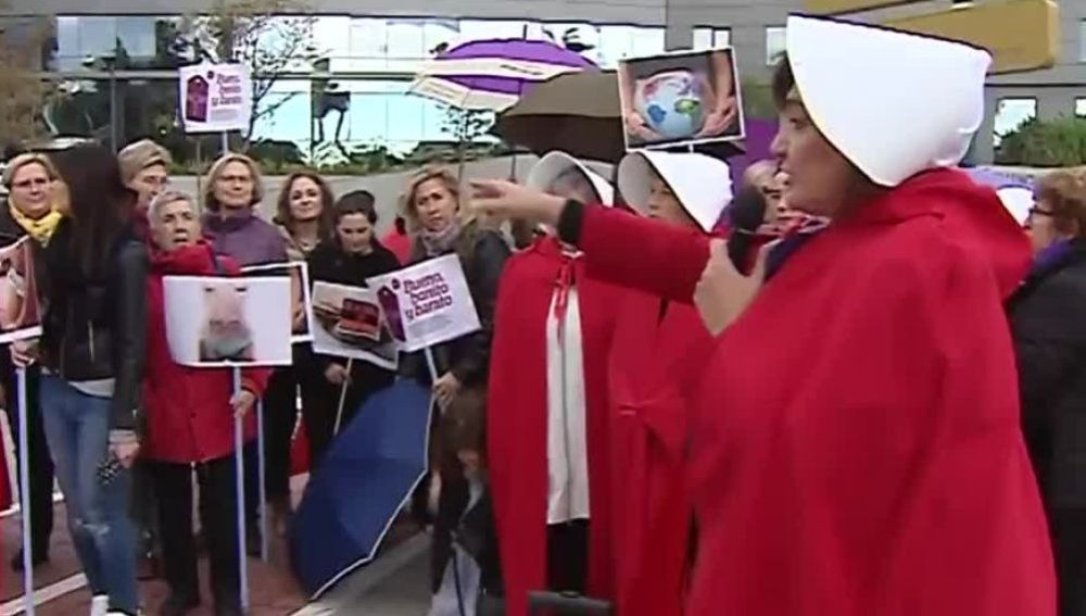 Protesta feminista contra los vientres de alquiler