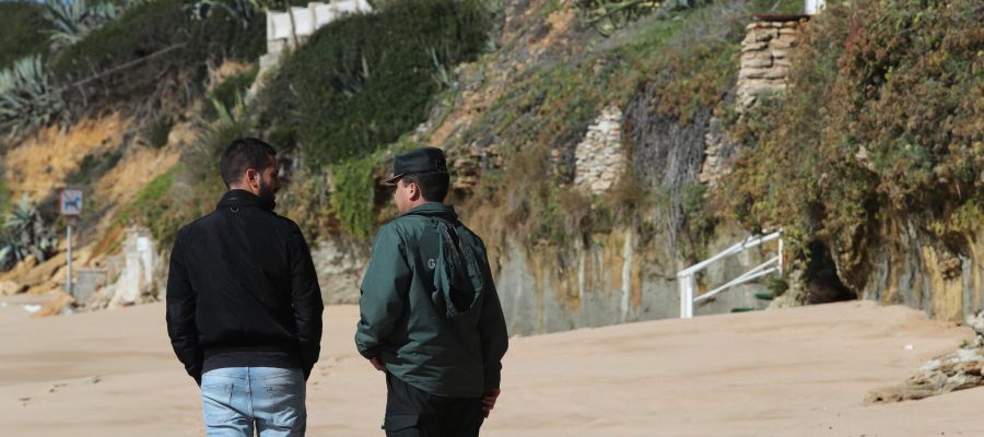 Hallan a un duodécimo inmigrante muerto tras el naufragio de una patera en Cádiz Hallan a un duodécimo inmigrante muerto tras el naufragio de una patera en Cádiz