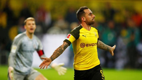 Paco Alc&aacute;cer celebra el gol de la victoria ante el Bayern