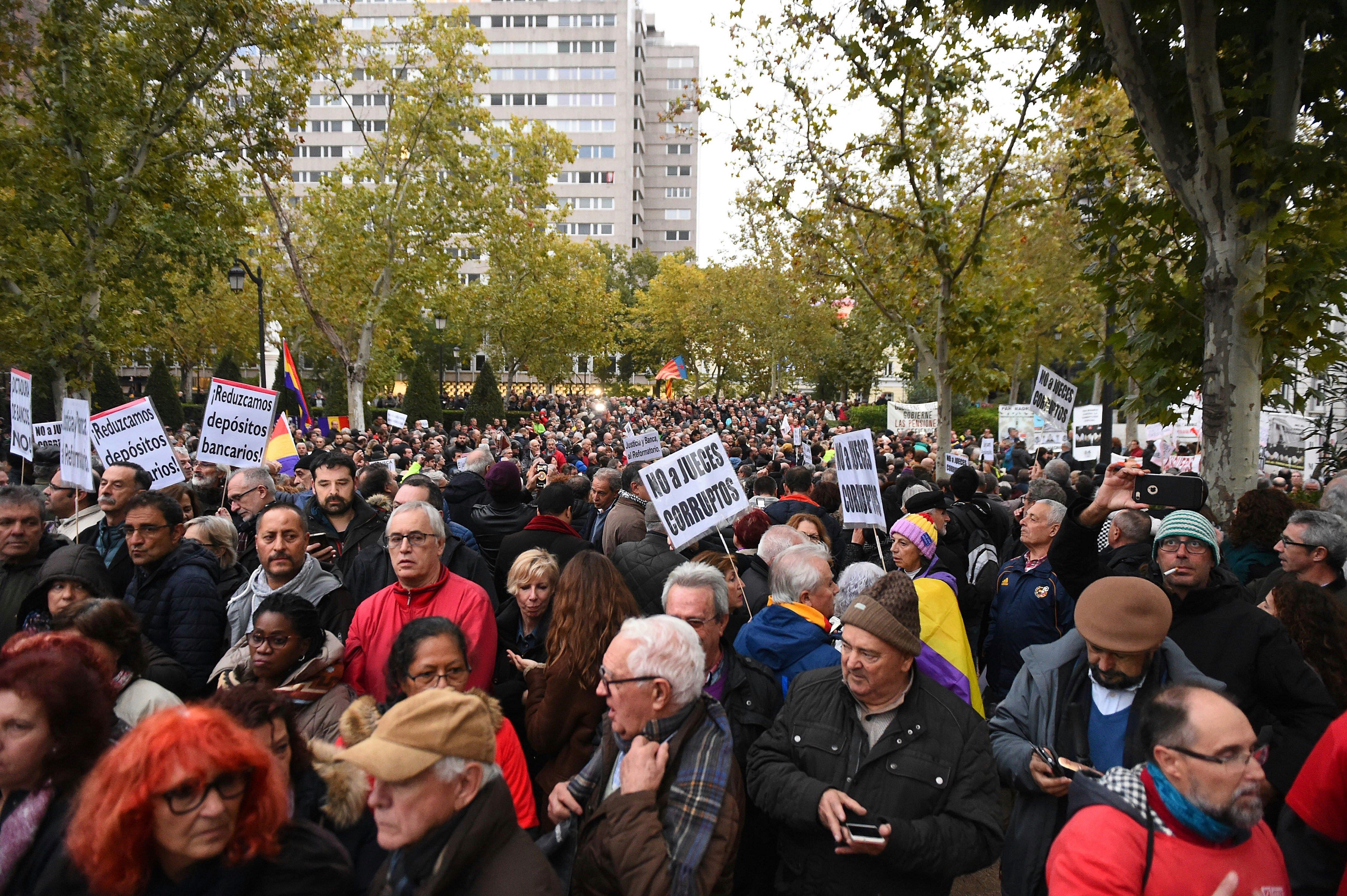 Una concentración protesta ante el Supremo contra el fallo sobre hipotecas Una concentración protesta ante el Supremo contra el fallo sobre hipotecas