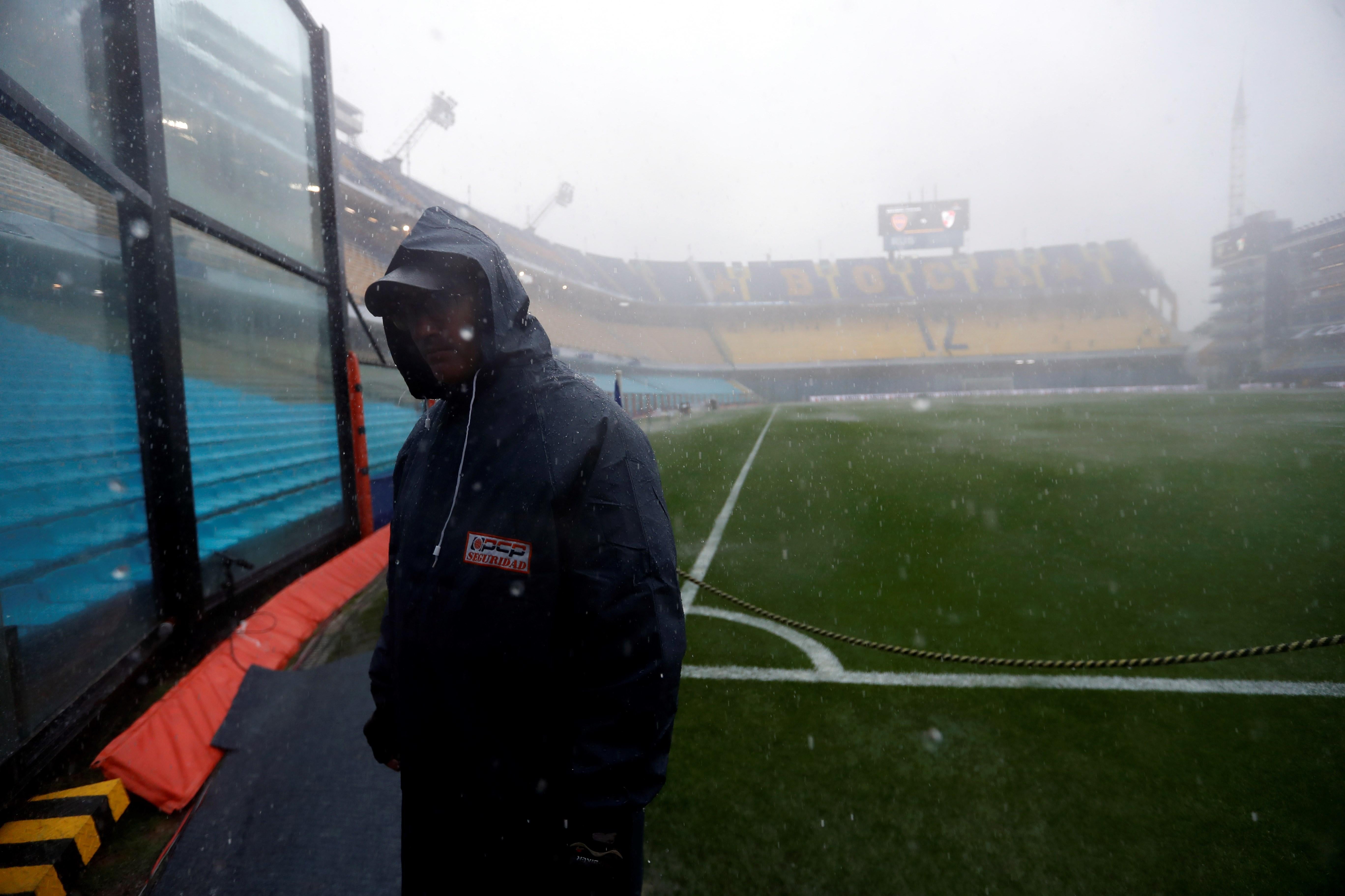 La lluvia aplaza la final de la Copa Libertadores entre Boca y River La lluvia aplaza la final de la Copa Libertadores entre Boca y River