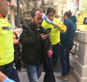 Víctima de un ataque en el Metro de Barcelona por llevar una bandera de España Víctima de un ataque en el Metro de Barcelona por llevar una bandera de España