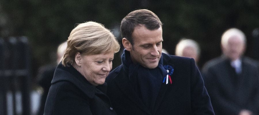 Emmanuel Macron y Angela Merkel asisten a una ceremonia en el Memorial del Armisticio en Compiègne (al norte de París) Emmanuel Macron y Angela Merkel asisten a una ceremonia en el Memorial del Armisticio en Compiègne (al norte de París)