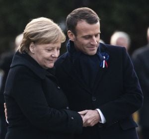 Emmanuel Macron y Angela Merkel asisten a una ceremonia en el Memorial del Armisticio en Compiègne (al norte de París) Emmanuel Macron y Angela Merkel asisten a una ceremonia en el Memorial del Armisticio en Compiègne (al norte de París)