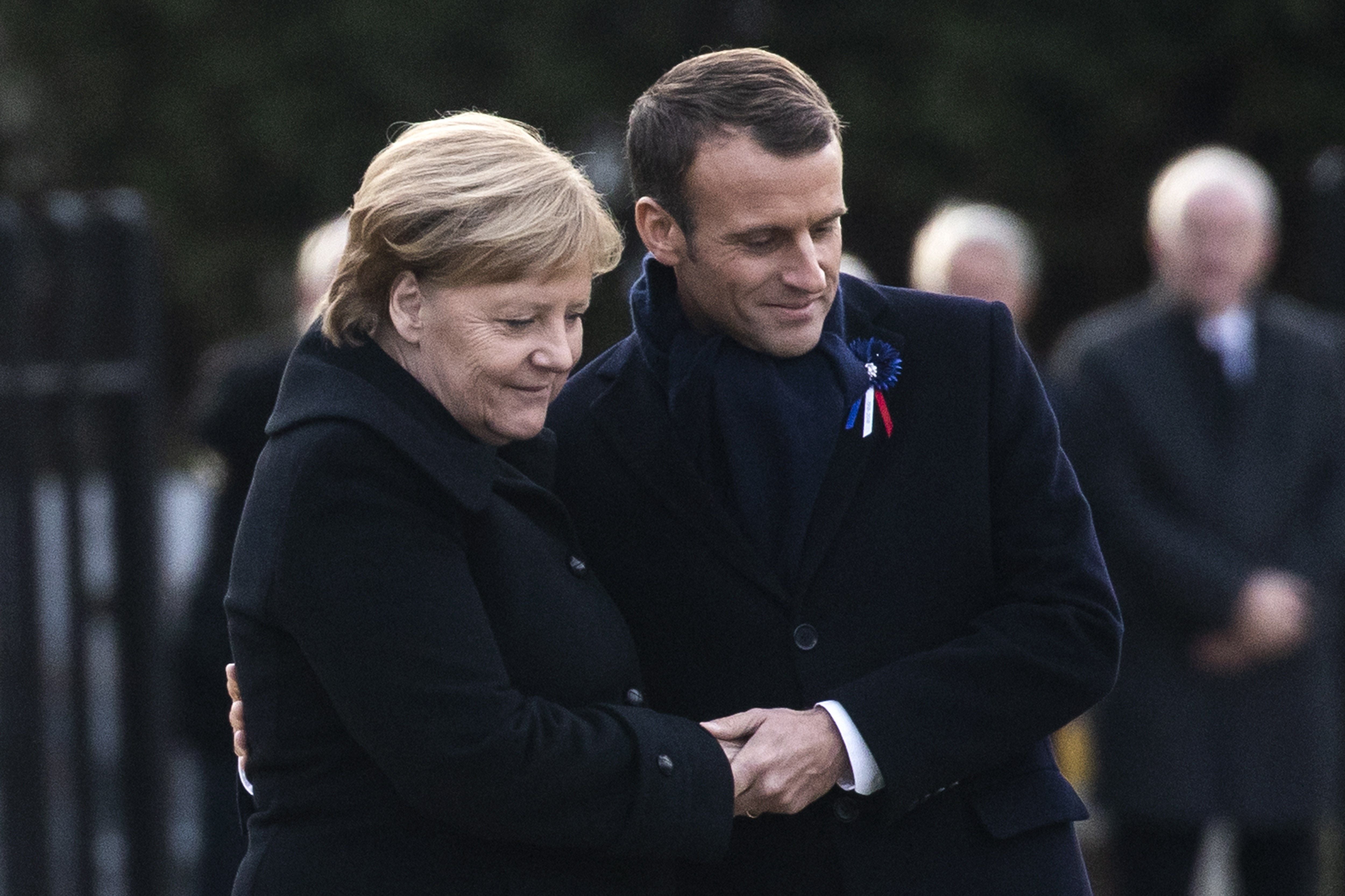 Merkel desafía a Trump y cierra filas con Macron sobre el ejército europeo Merkel desafía a Trump y cierra filas con Macron sobre el ejército europeo
