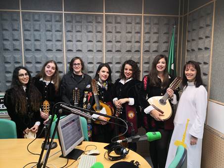 Tuna Femenina de Sevilla: "Quitarse el traje cuesta bastante" Tuna Femenina de Sevilla: "Quitarse el traje cuesta bastante"