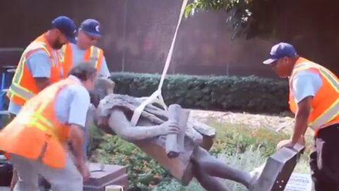 Los &Aacute;ngeles retira una estatua de Crist&oacute;bal Col&oacute;n como un acto de "justicia" porque "contribuy&oacute; al mayor genocidio registrado"