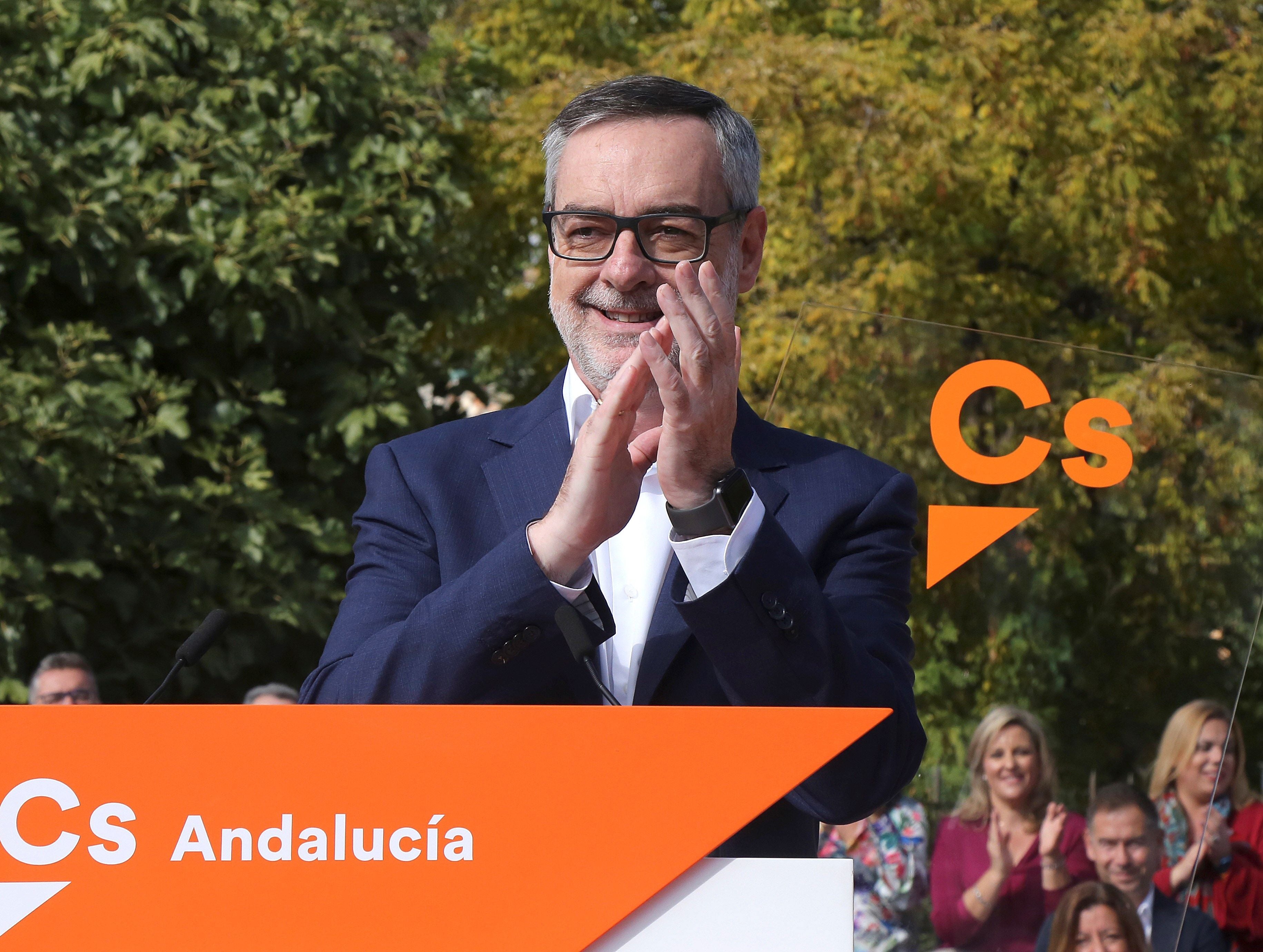 Villegas acusa a Sánchez de ceder poder a los populistas por "atrincherarse" en Moncloa Villegas acusa a Sánchez de ceder poder a los populistas por "atrincherarse" en Moncloa