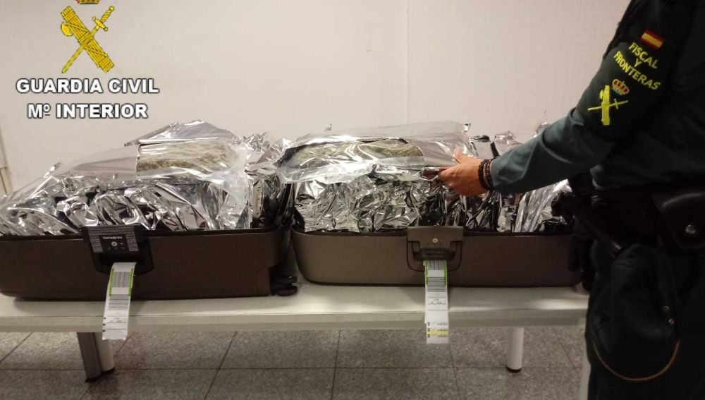 Maletas con marihuana interceptadas en el Aeropuerto Alicante-Elche