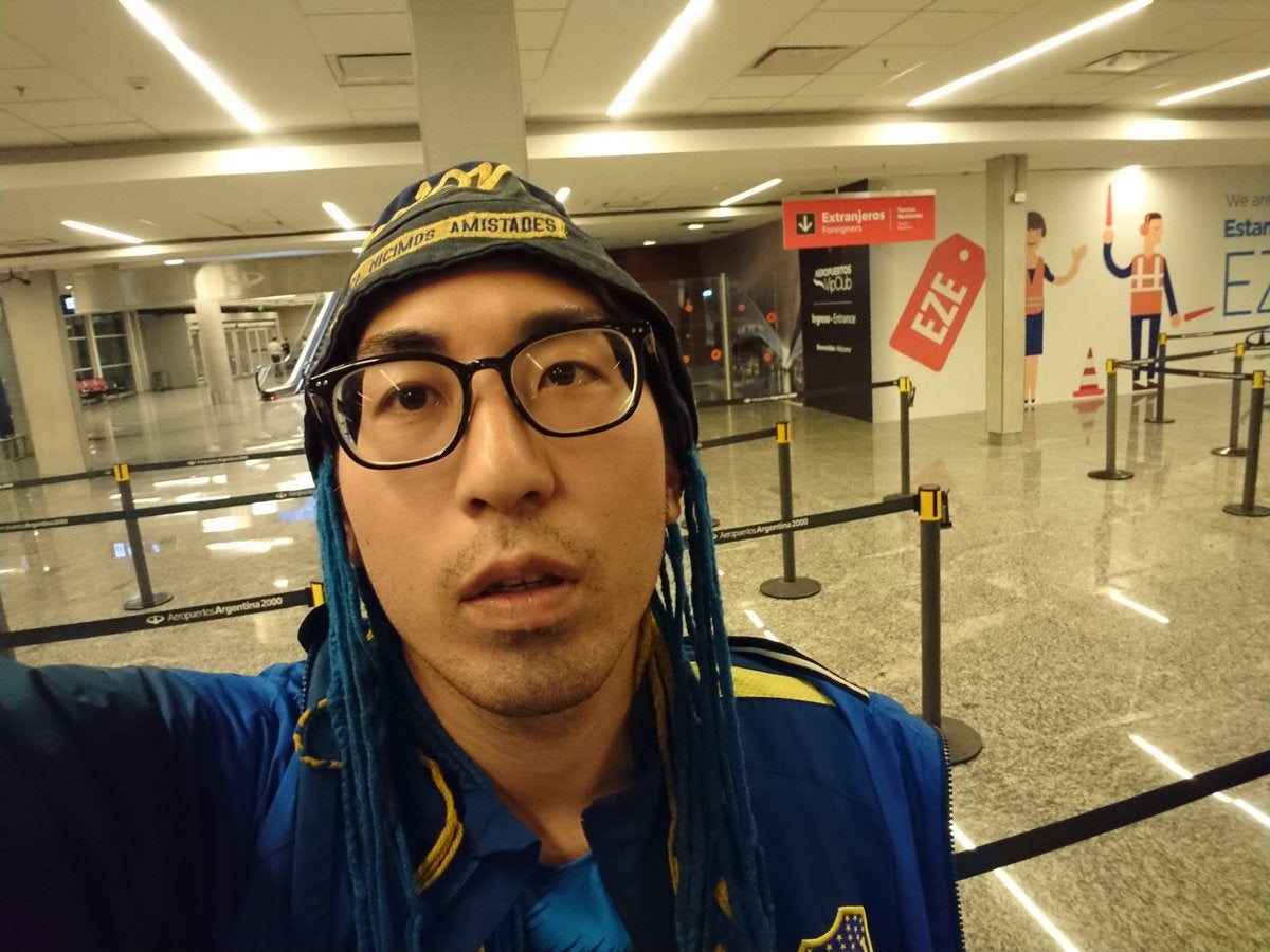 Un japonés viaja de Tokio a Buenos Aires para ver el Boca - River y se tiene que volver a casa tras aplazarse el partido Un japonés viaja de Tokio a Buenos Aires para ver el Boca - River y se tiene que volver a casa tras aplazarse el partido