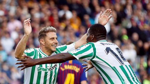Joaqu&iacute;n celebra su gol ante el Barcelona. 