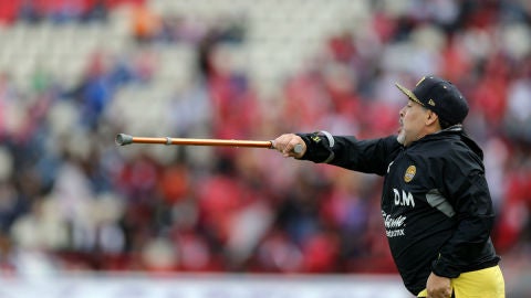 Maradona da indicaciones