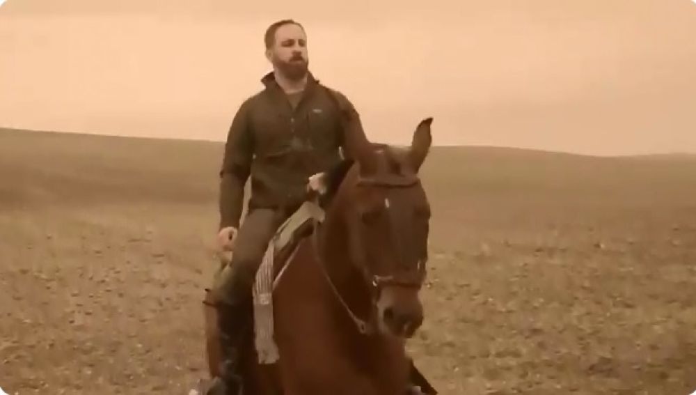 Santiago Abascal, a caballo en el último vídeo de Vox para las elecciones en Andalucía