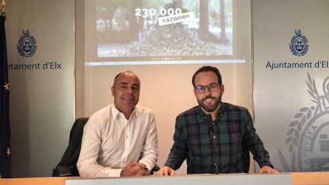 El delegado de Urbaser y el concejal de Limpieza de Elche en el Ayuntamiento