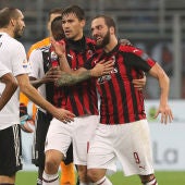Higuaín expulsado del Milán - Juventus tras una doble amarilla directa