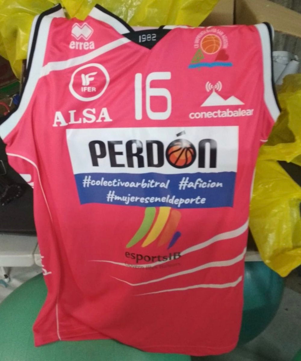 El Iberojet Palma se disculpa en su camiseta por las palabras machistas de su presidente El Iberojet Palma se disculpa en su camiseta por las palabras machistas de su presidente