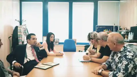 ¡Bienvenidos Ibéricos! Carlos Latre y el mejor plantel de humoristas te esperan en Onda Cero ¡Bienvenidos Ibéricos! Carlos Latre y el mejor plantel de humoristas te esperan en Onda Cero