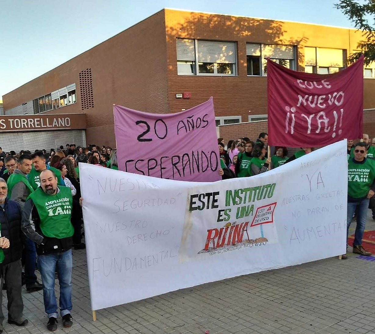 Los centros educativos del Camp d’Elx se suman a las movilizaciones de Torrellano para exigir soluciones a las deficiencias de las infraestructuras docentes Los centros educativos del Camp d’Elx se suman a las movilizaciones de Torrellano para exigir soluciones a las deficiencias de las infraestructuras docentes